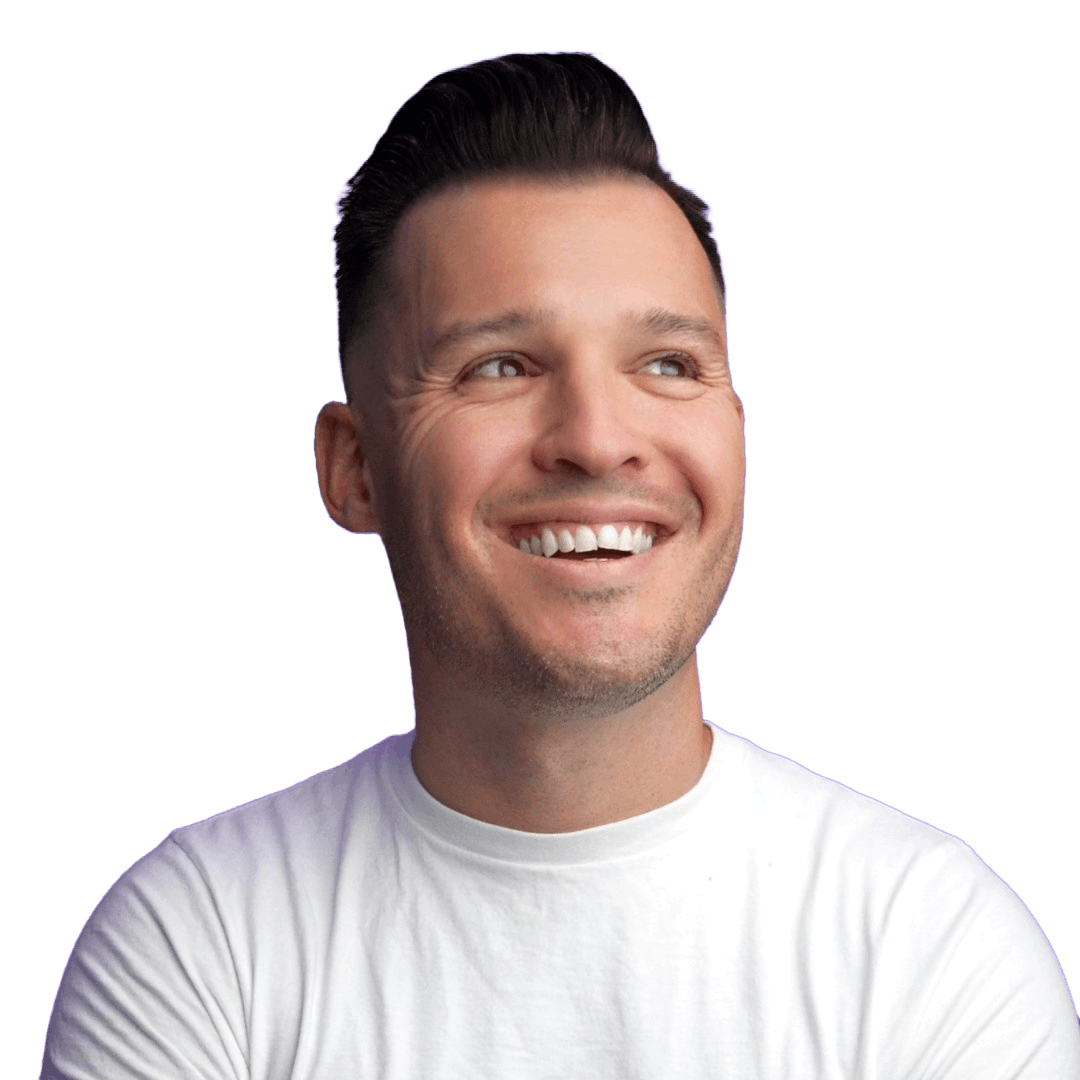 Homme regard vers le haut à droite T-shirt blanc